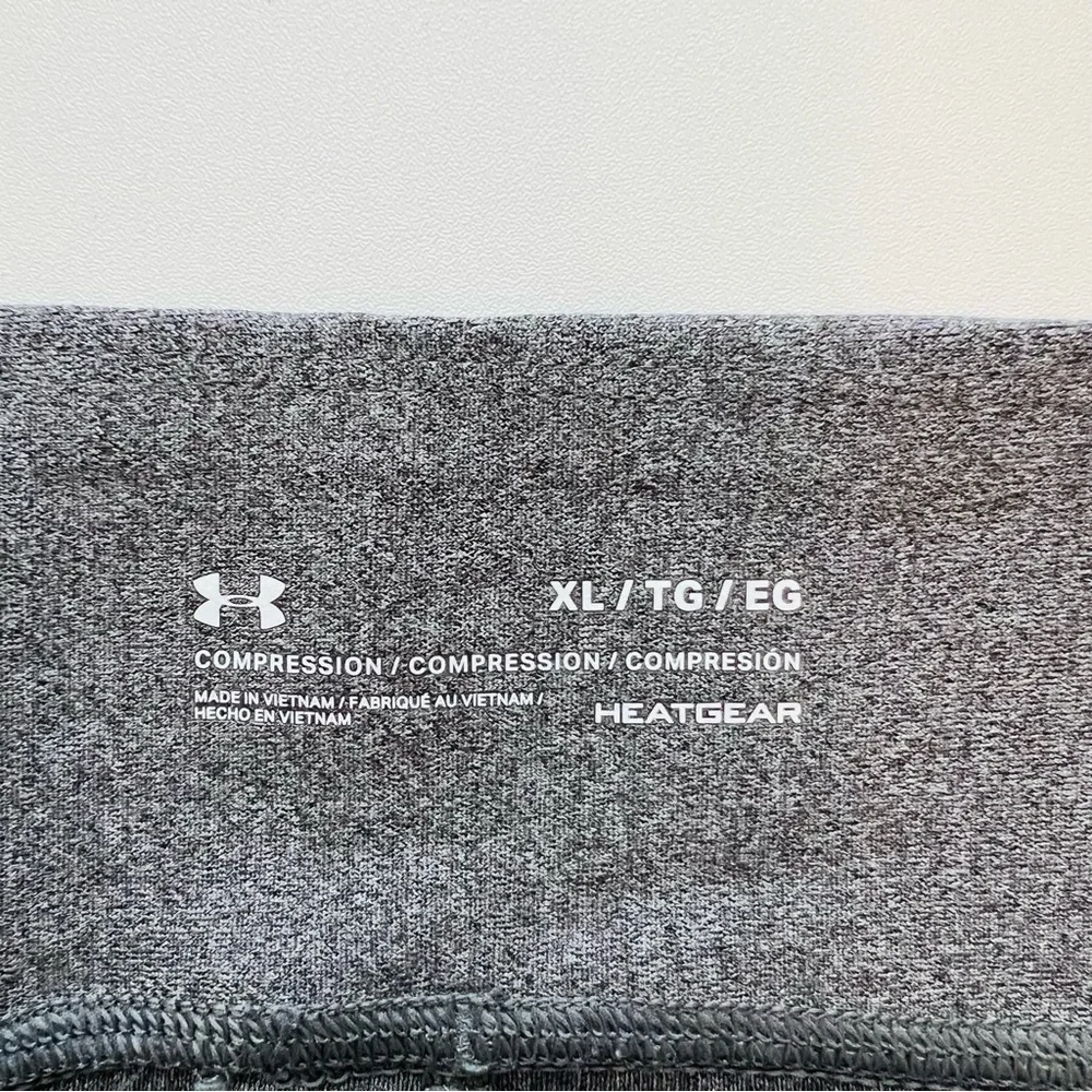 Under Armour Women’s Grey Compression HeatGear Leggings Size XL